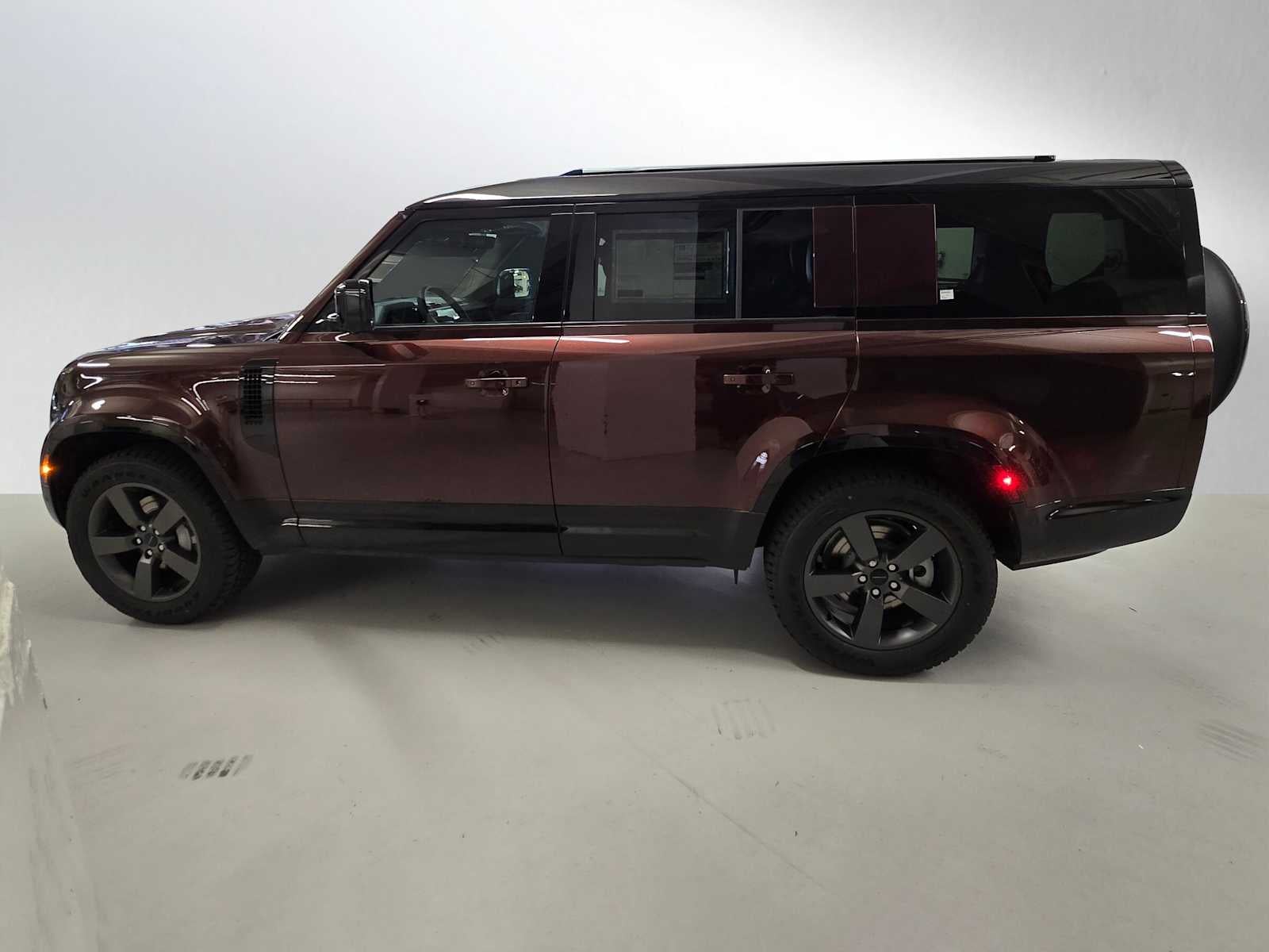 2026 Land Rover Defender X-Dynamic SE 130 P400