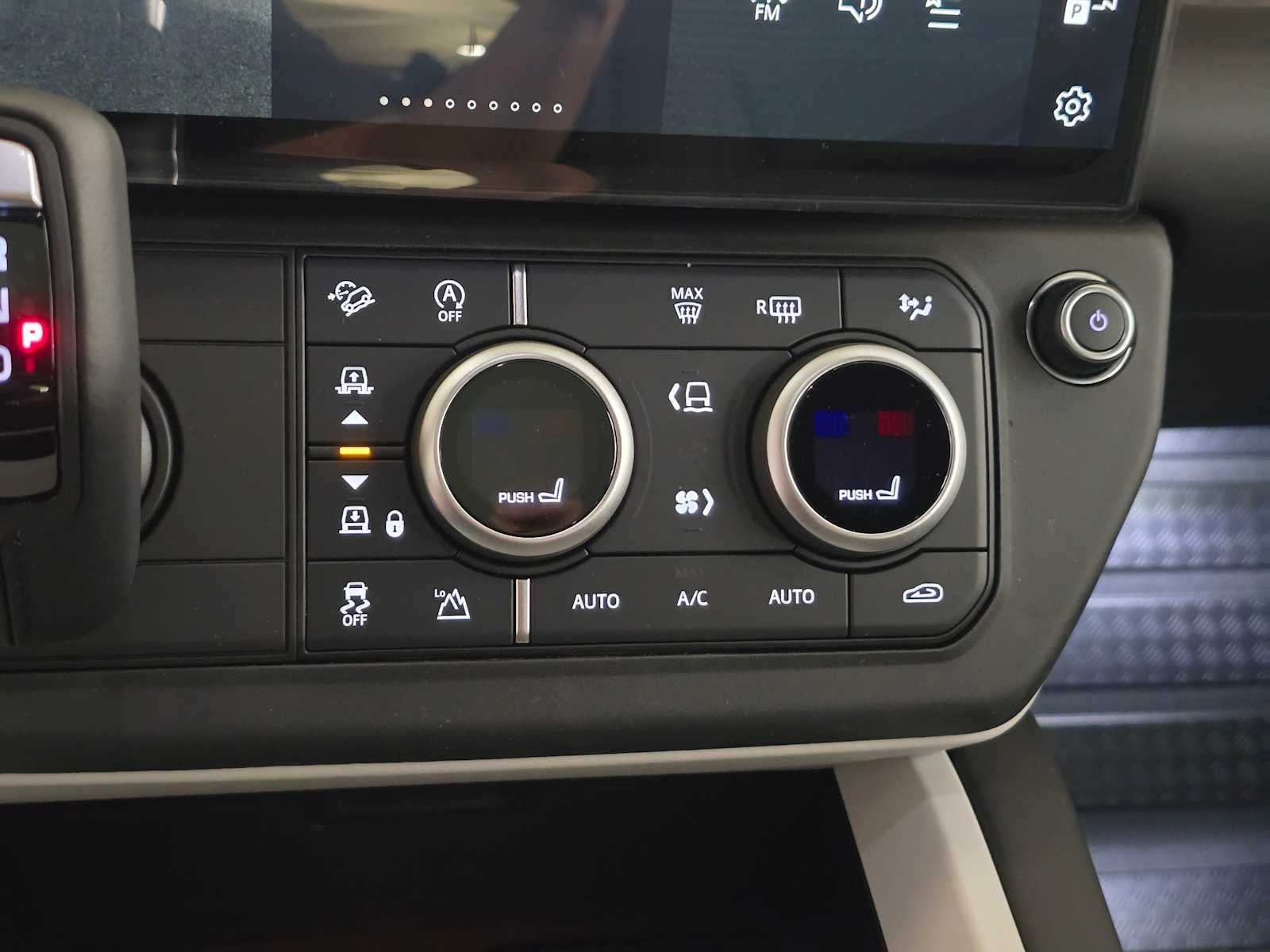 2026 Land Rover Defender X-Dynamic SE 130 P400