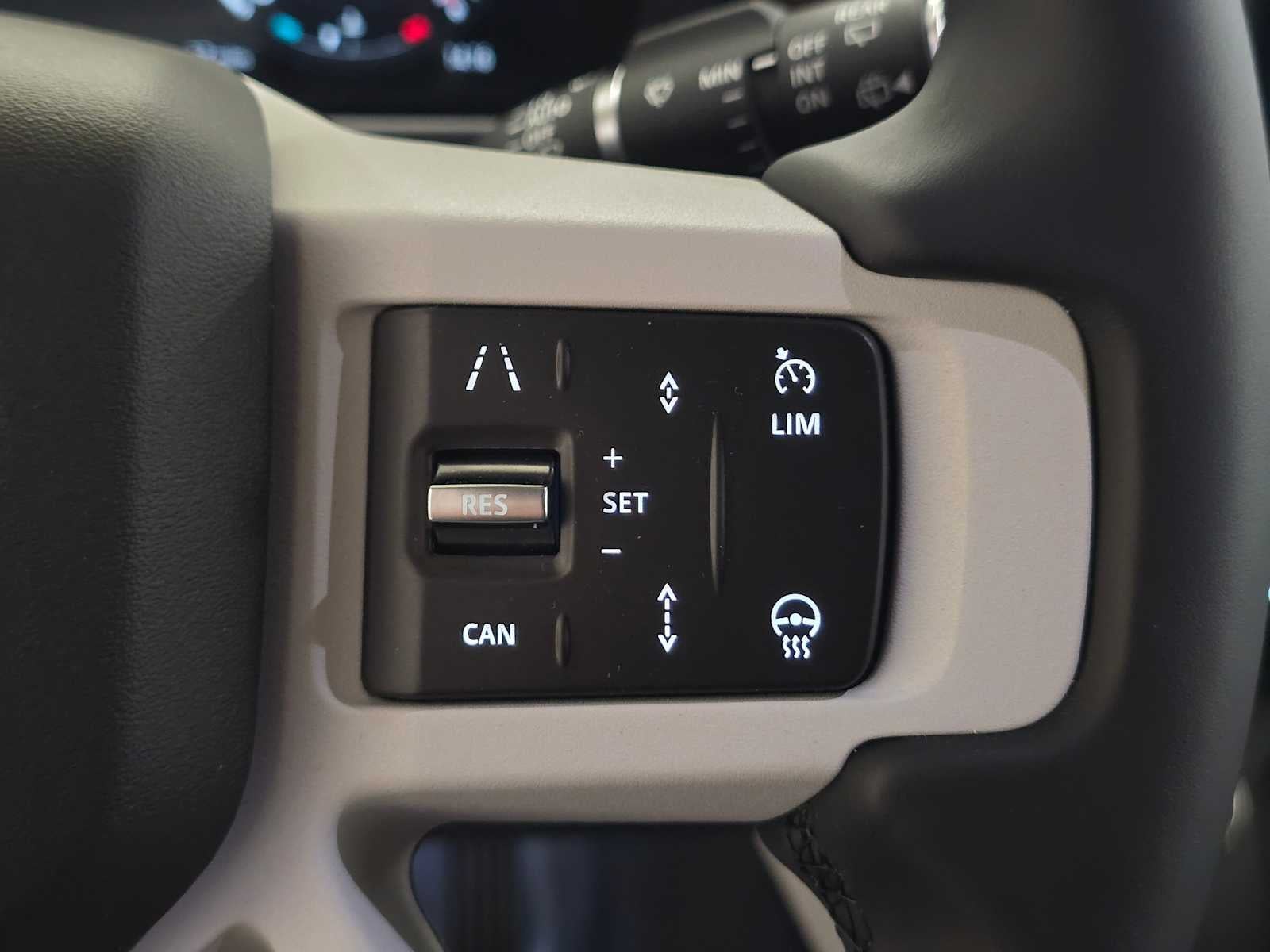 2026 Land Rover Defender X-Dynamic SE 130 P400