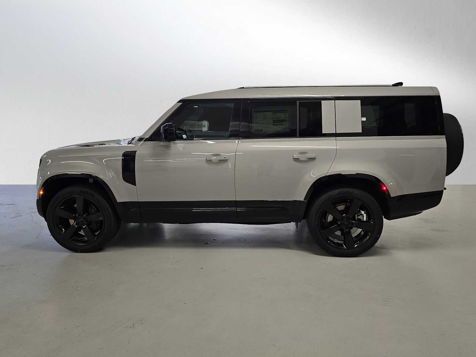 2026 Land Rover Defender X-Dynamic SE 130 P400