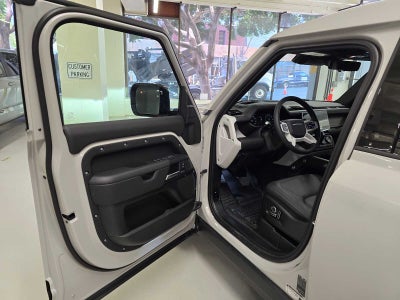 2026 Land Rover Defender X-Dynamic SE 130 P400