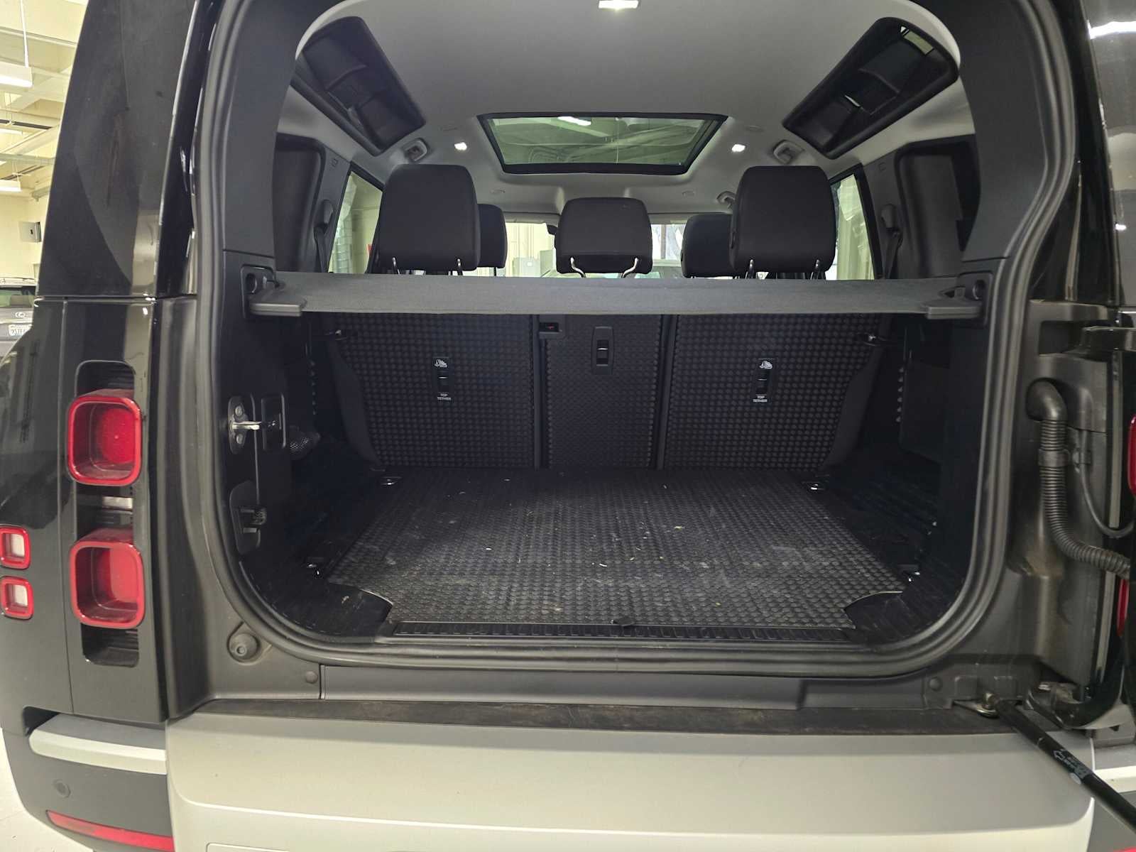 2025 Land Rover Defender S 110 P300