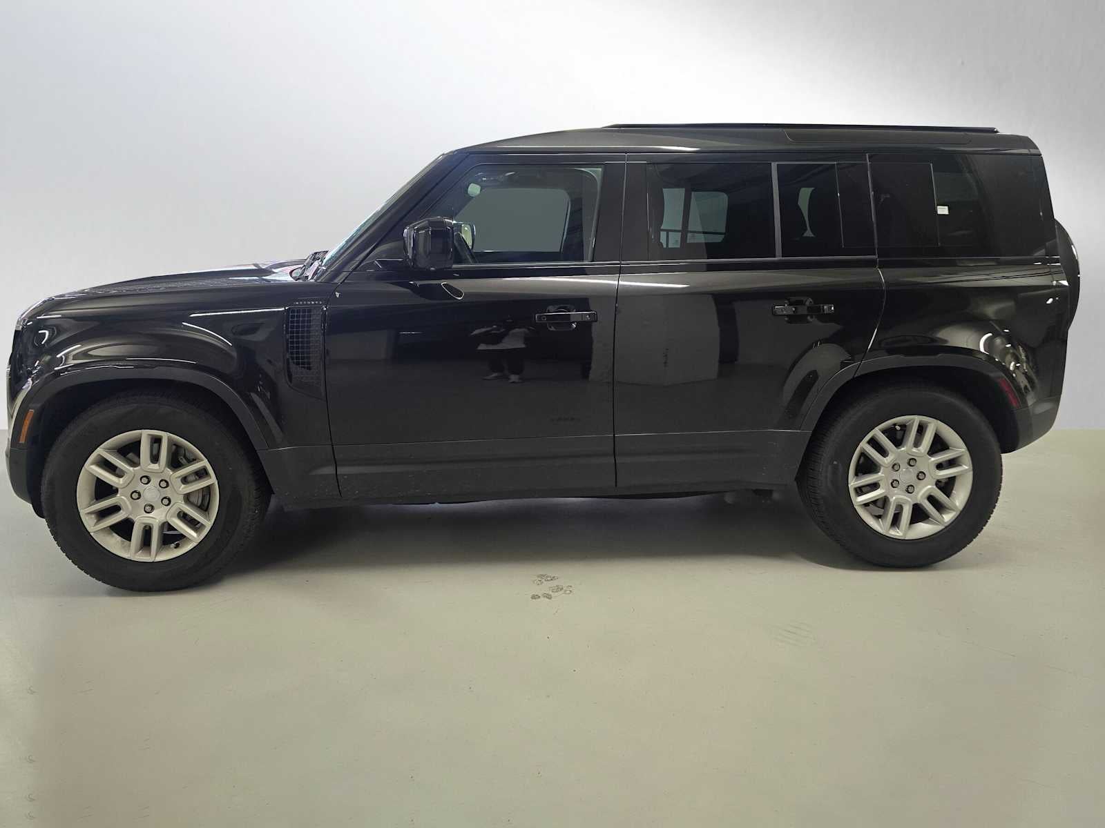 2025 Land Rover Defender S 110 P300