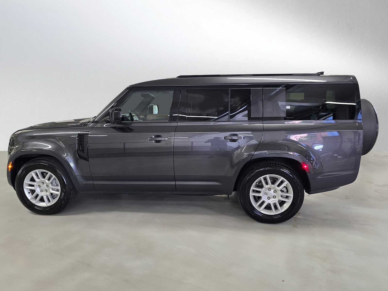 2025 Land Rover Defender S 130 P400