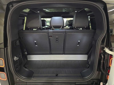 2026 Land Rover Defender V8 90 P525