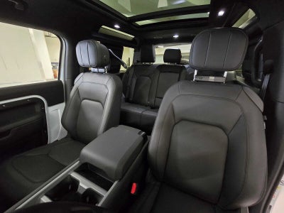 2026 Land Rover Defender V8 90 P525