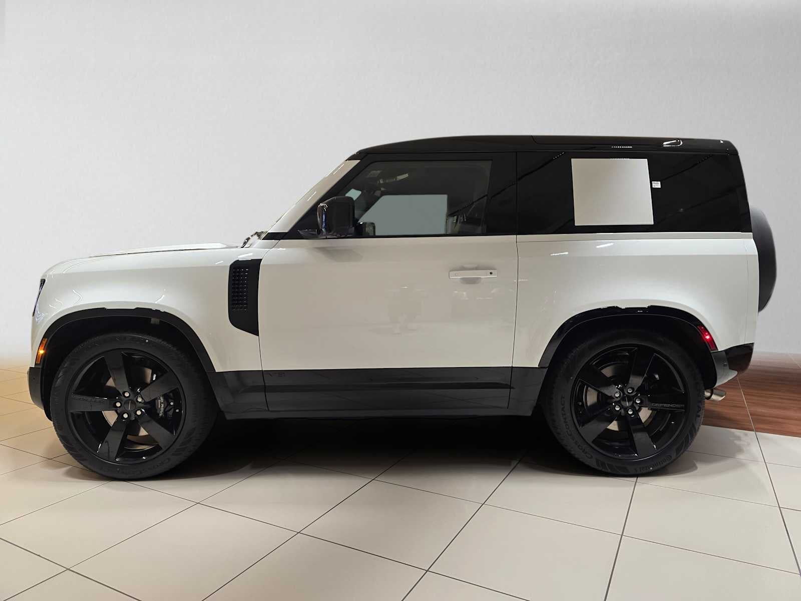 2026 Land Rover Defender V8 90 P525