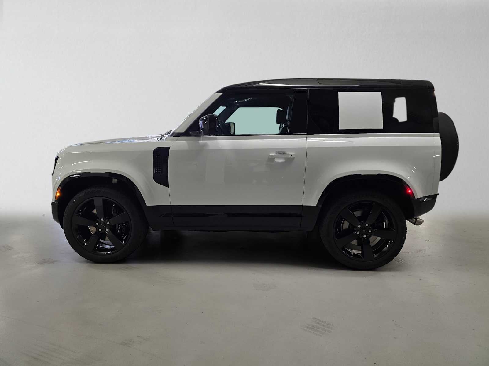 2026 Land Rover Defender V8 90 P525