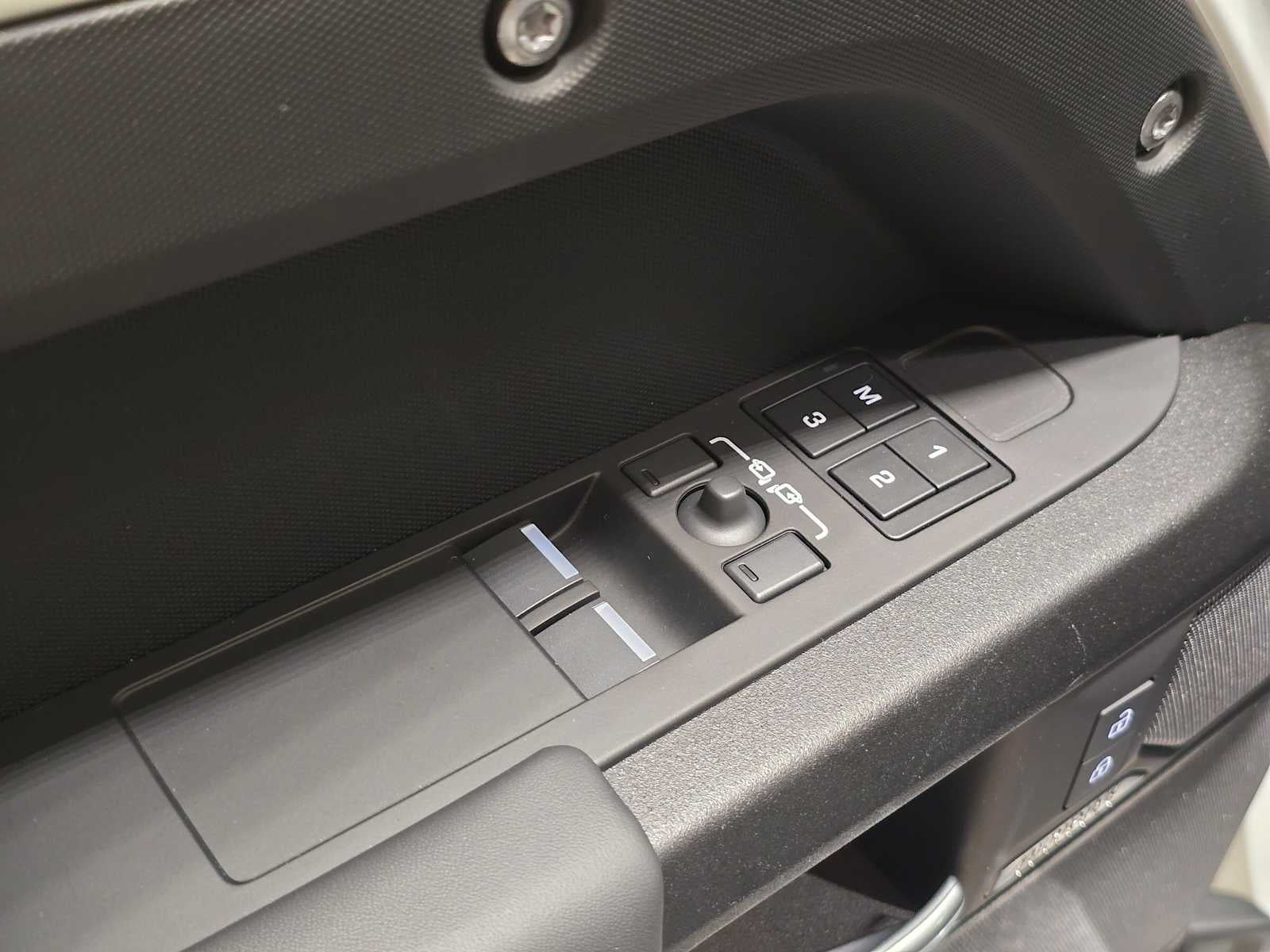 2026 Land Rover Defender V8 90 P525