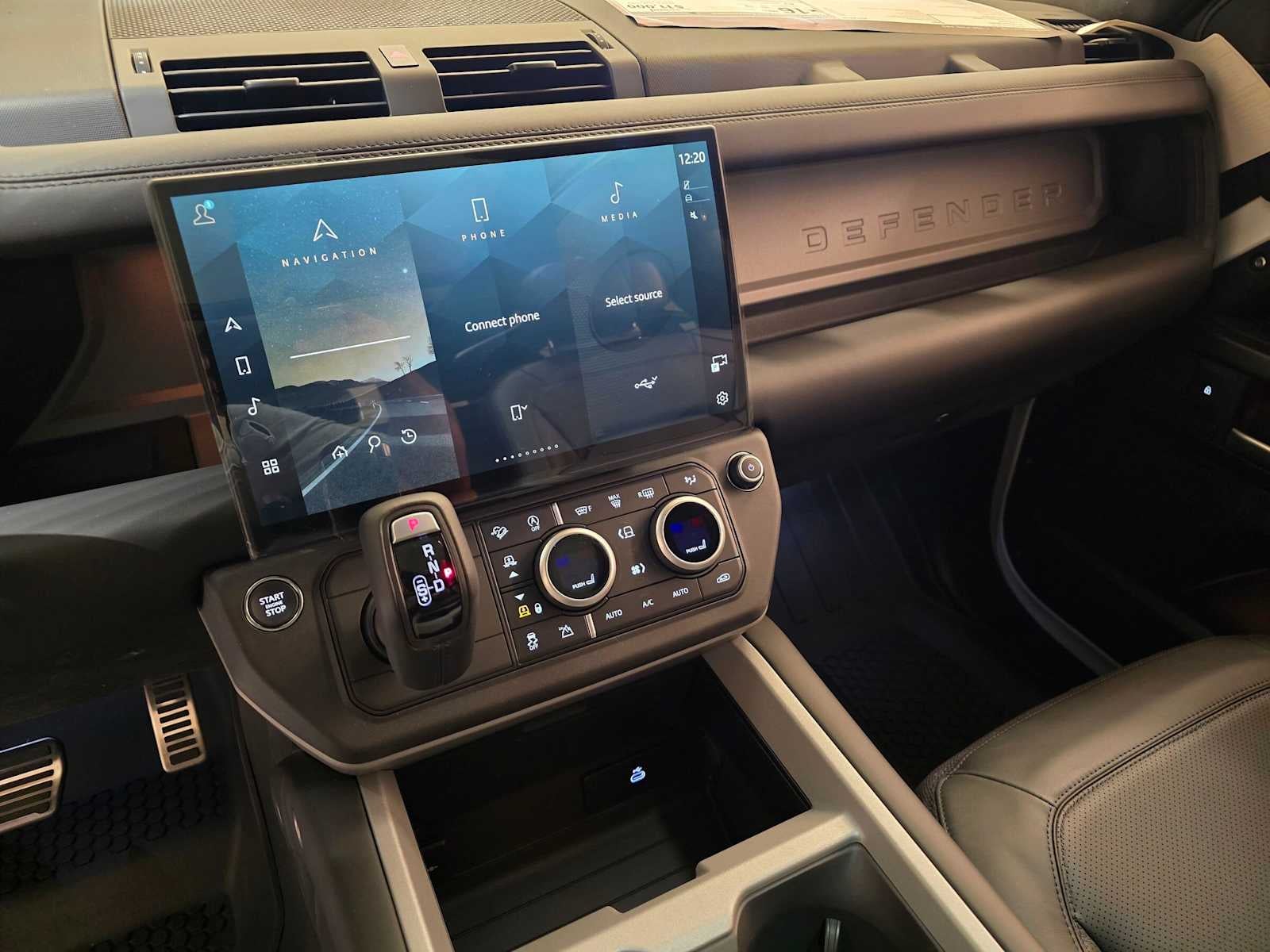2026 Land Rover Defender V8 90 P525