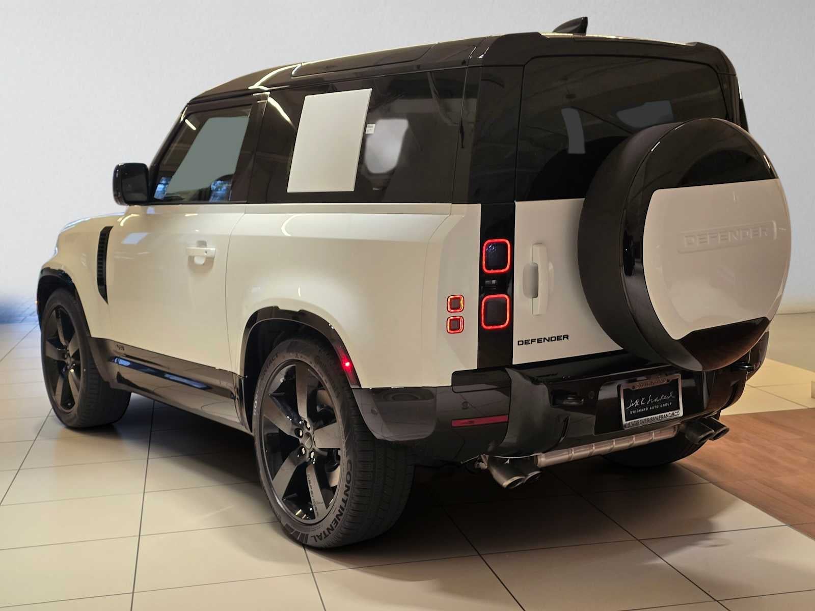 2026 Land Rover Defender V8 90 P525