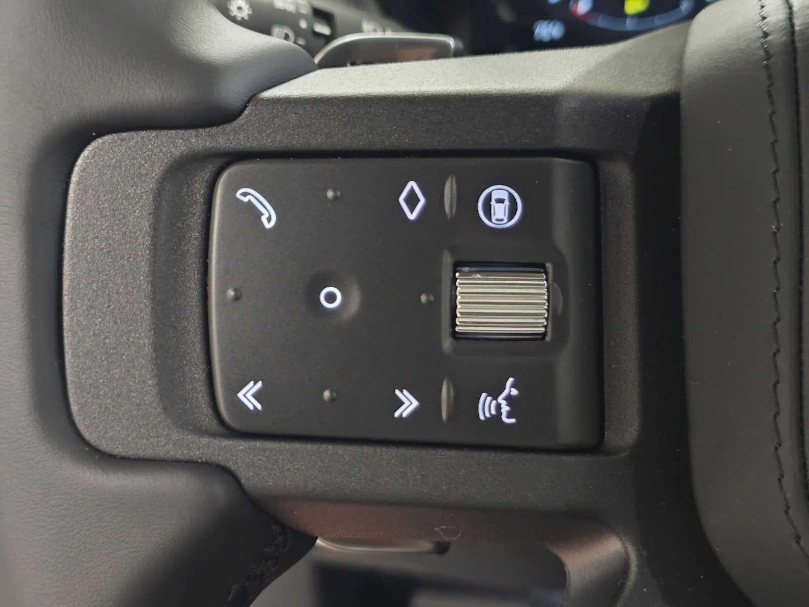2026 Land Rover Defender V8 90 P525