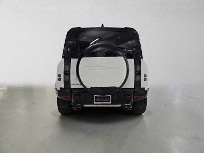 2026 Land Rover Defender V8 90 P525