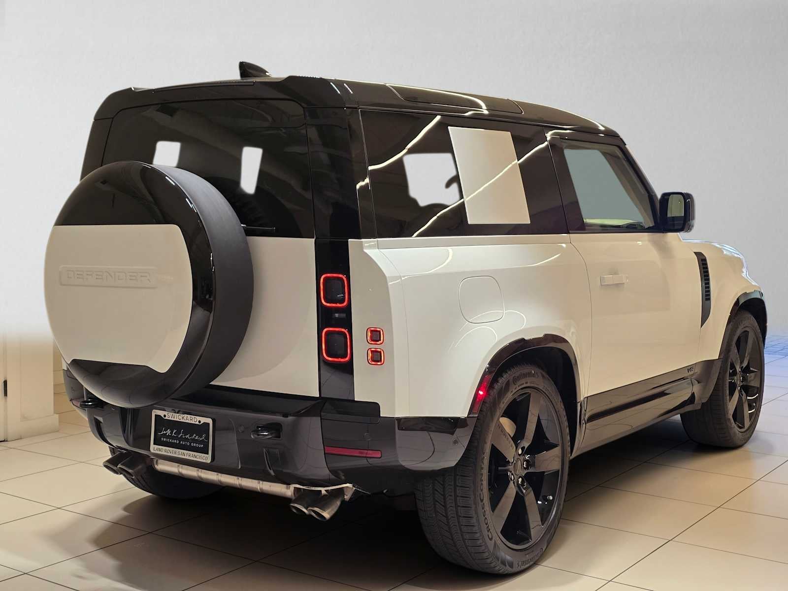 2026 Land Rover Defender V8 90 P525