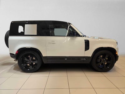 2026 Land Rover Defender V8 90 P525