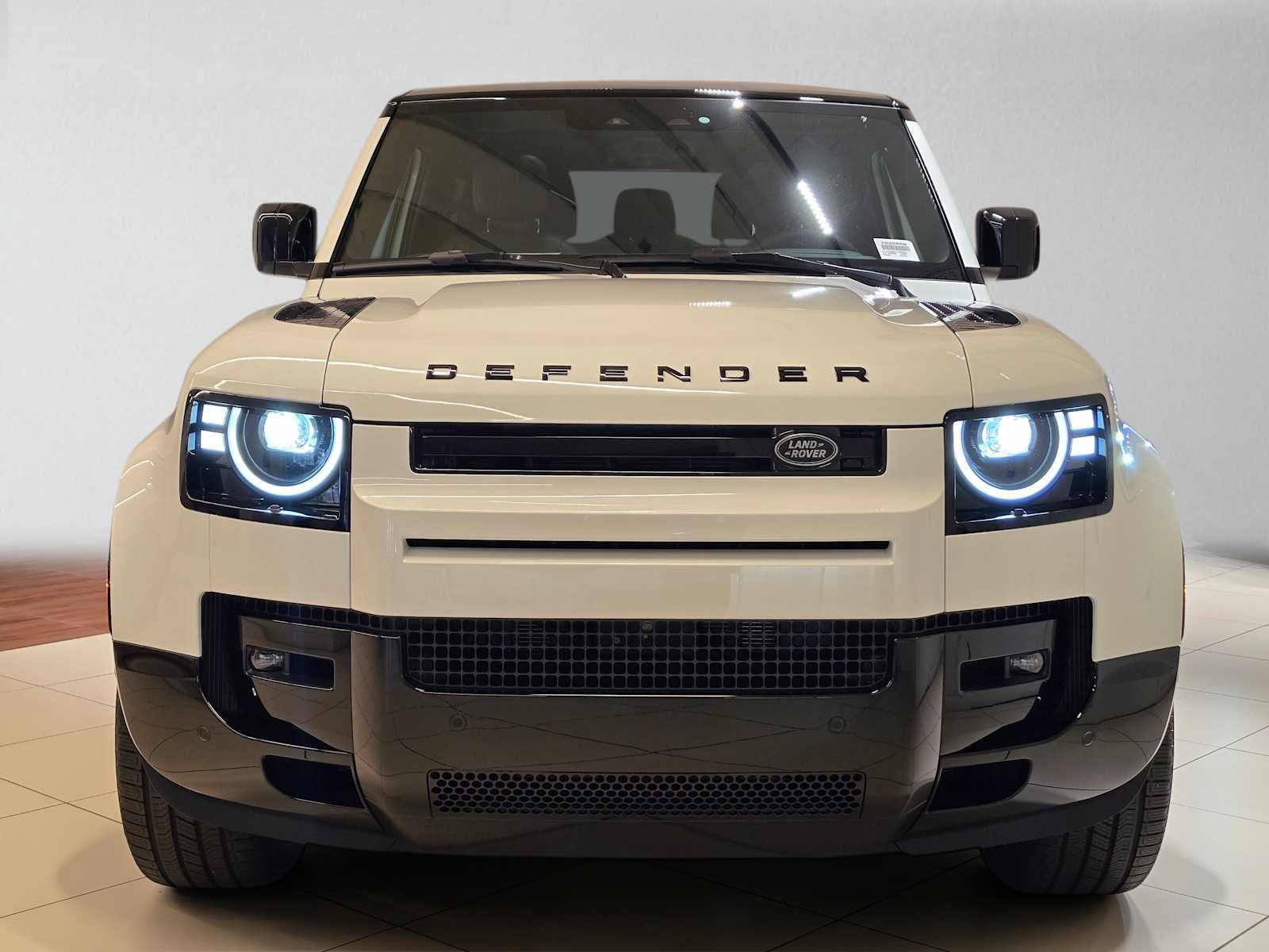 2026 Land Rover Defender V8 90 P525