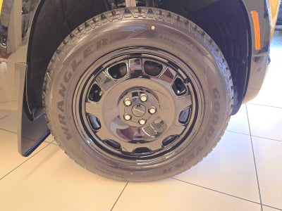 2026 Land Rover Defender Trophy Edition Deep Sandglow 110 P400