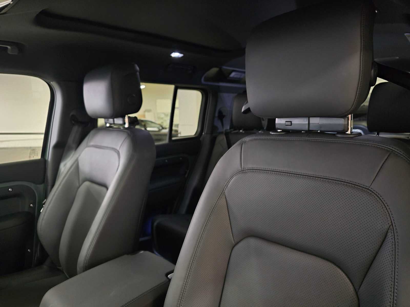 2026 Land Rover Defender Trophy Edition Keswick 110 P400