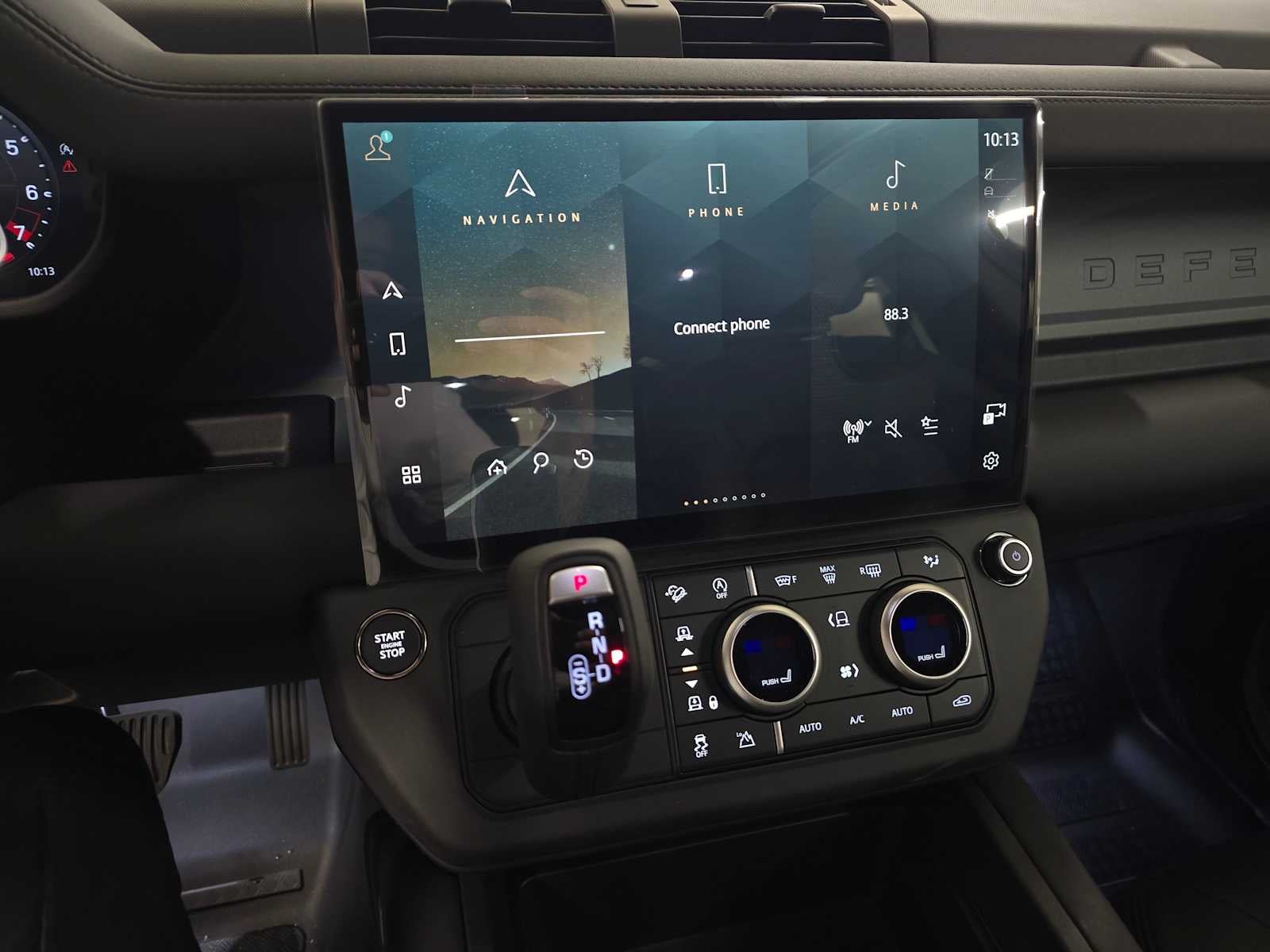 2026 Land Rover Defender Trophy Edition Keswick 110 P400