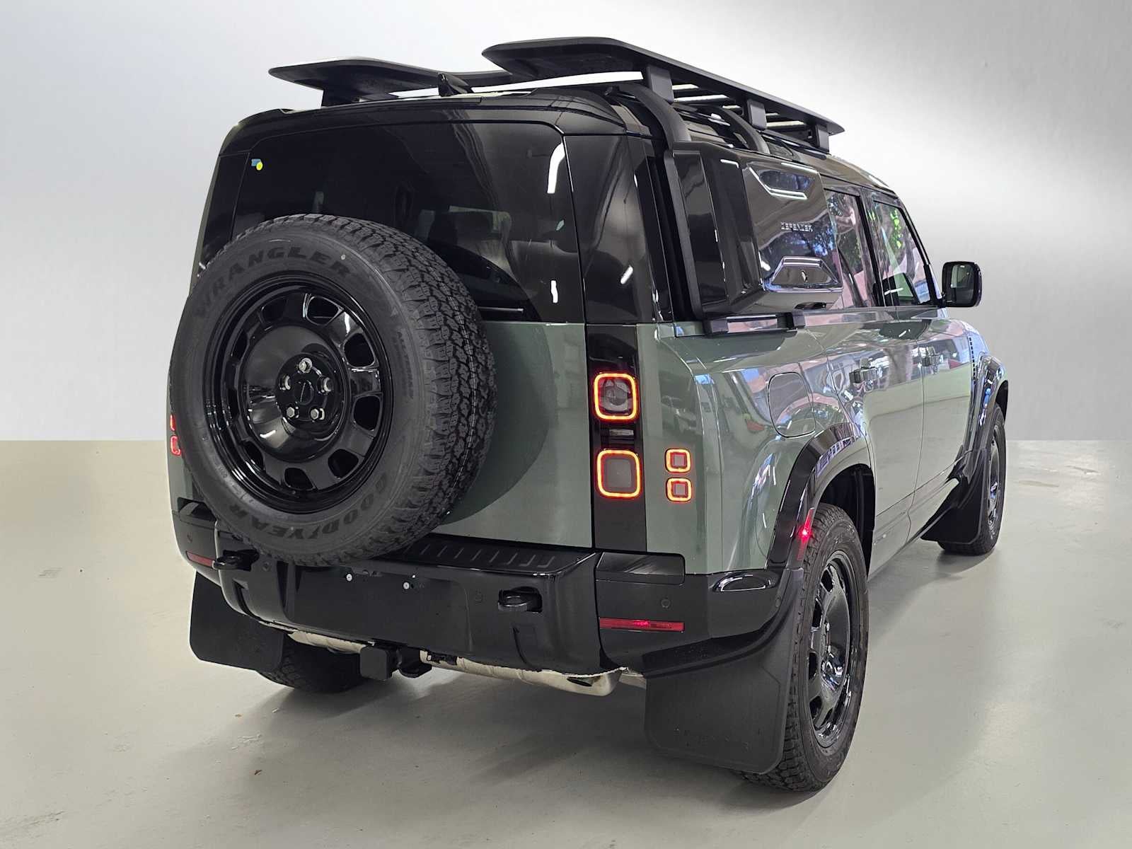 2026 Land Rover Defender Trophy Edition Keswick 110 P400