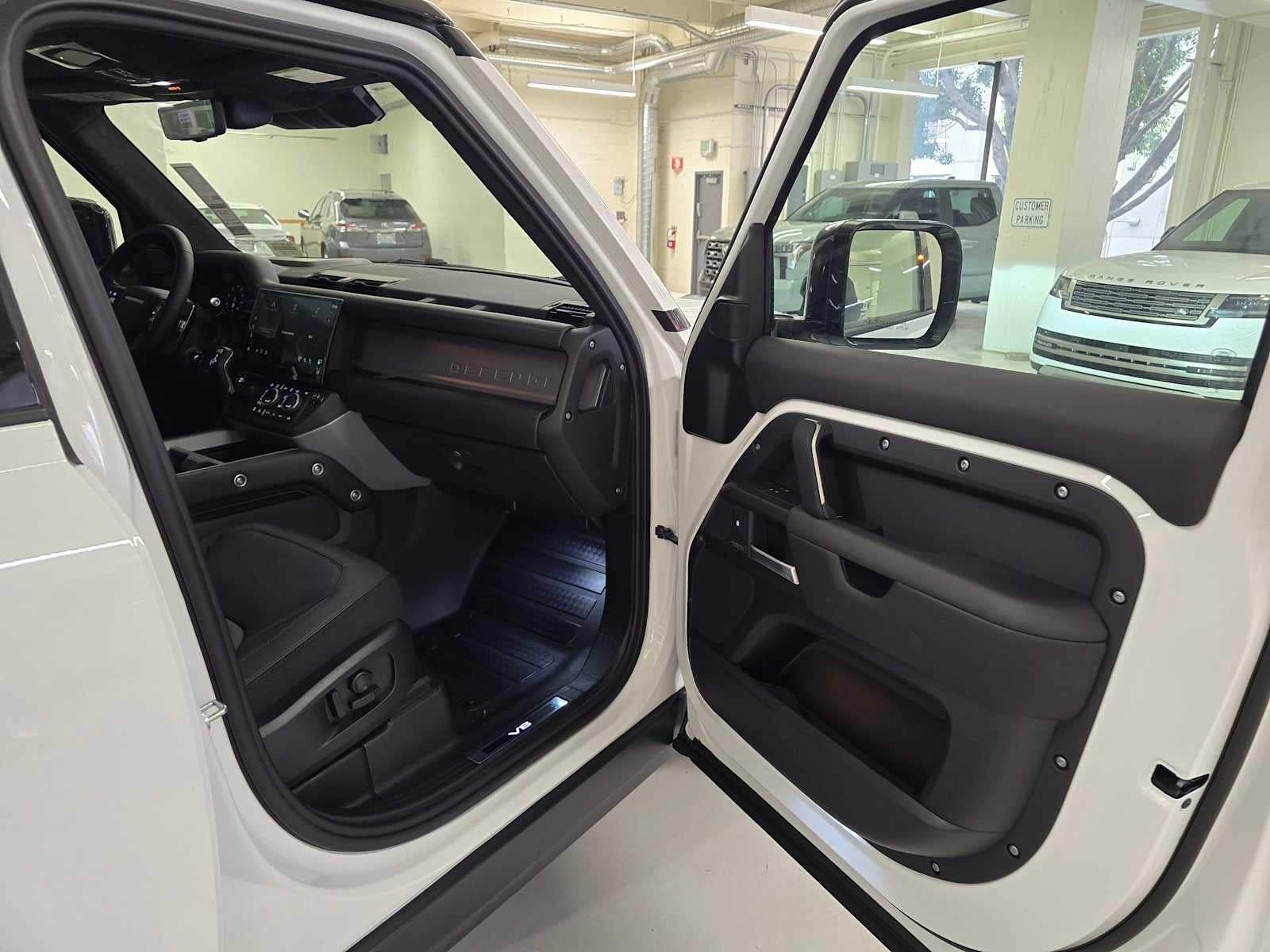 2026 Land Rover Defender V8 110 P525