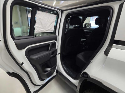 2026 Land Rover Defender V8 110 P525