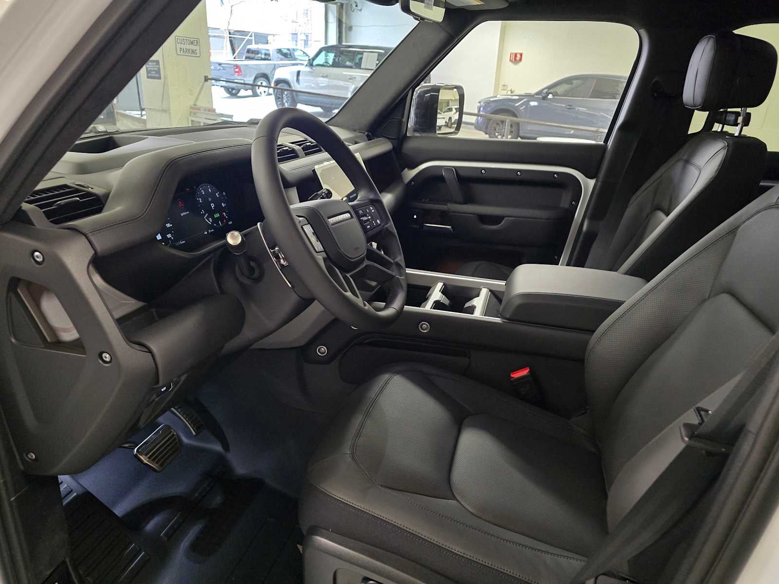 2026 Land Rover Defender V8 110 P525