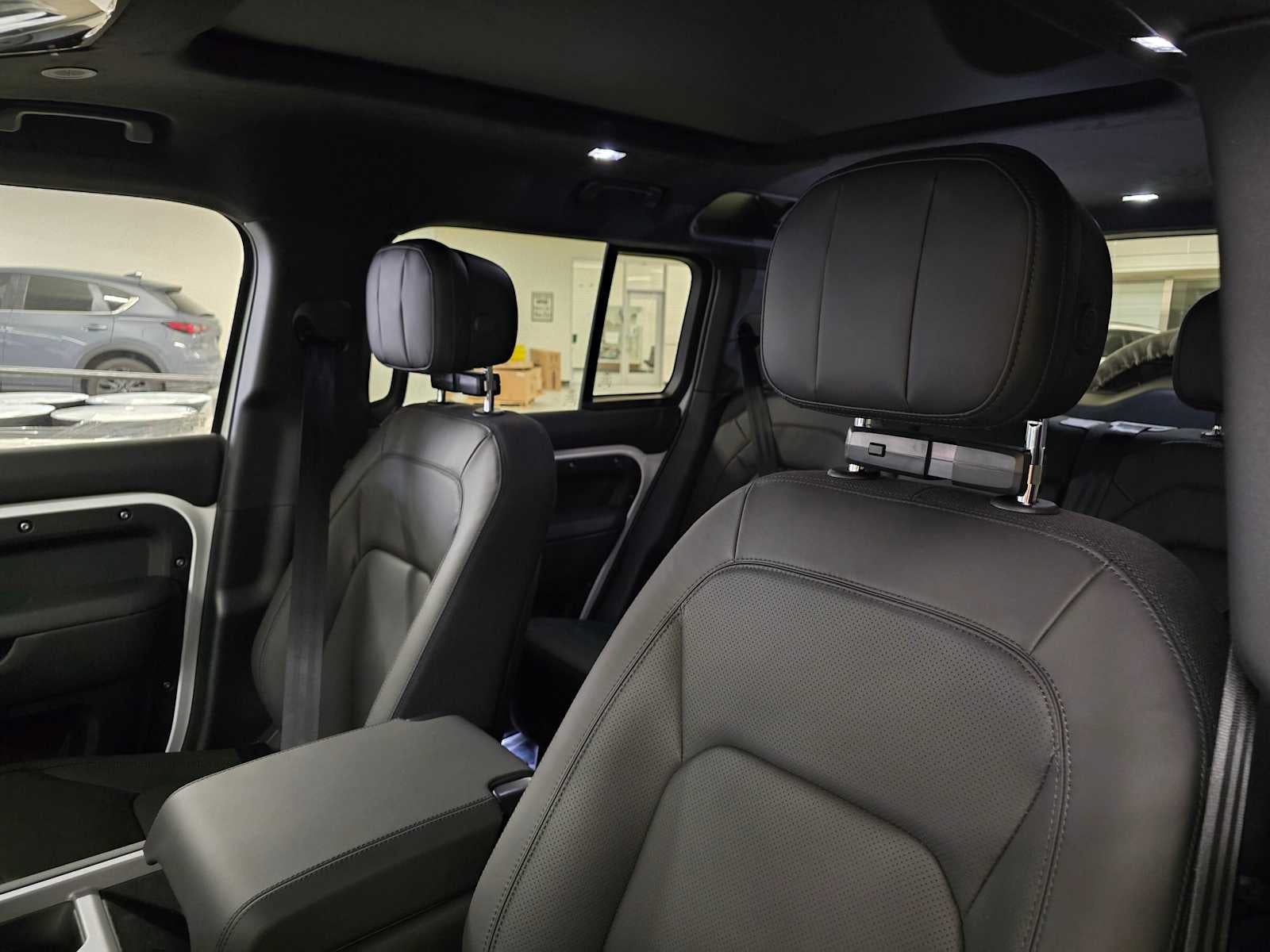2026 Land Rover Defender V8 110 P525