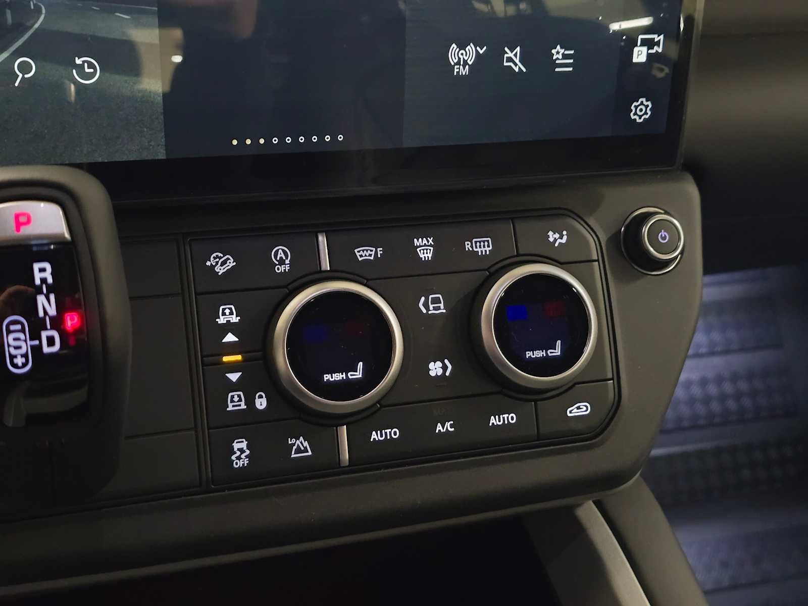 2026 Land Rover Defender V8 110 P525