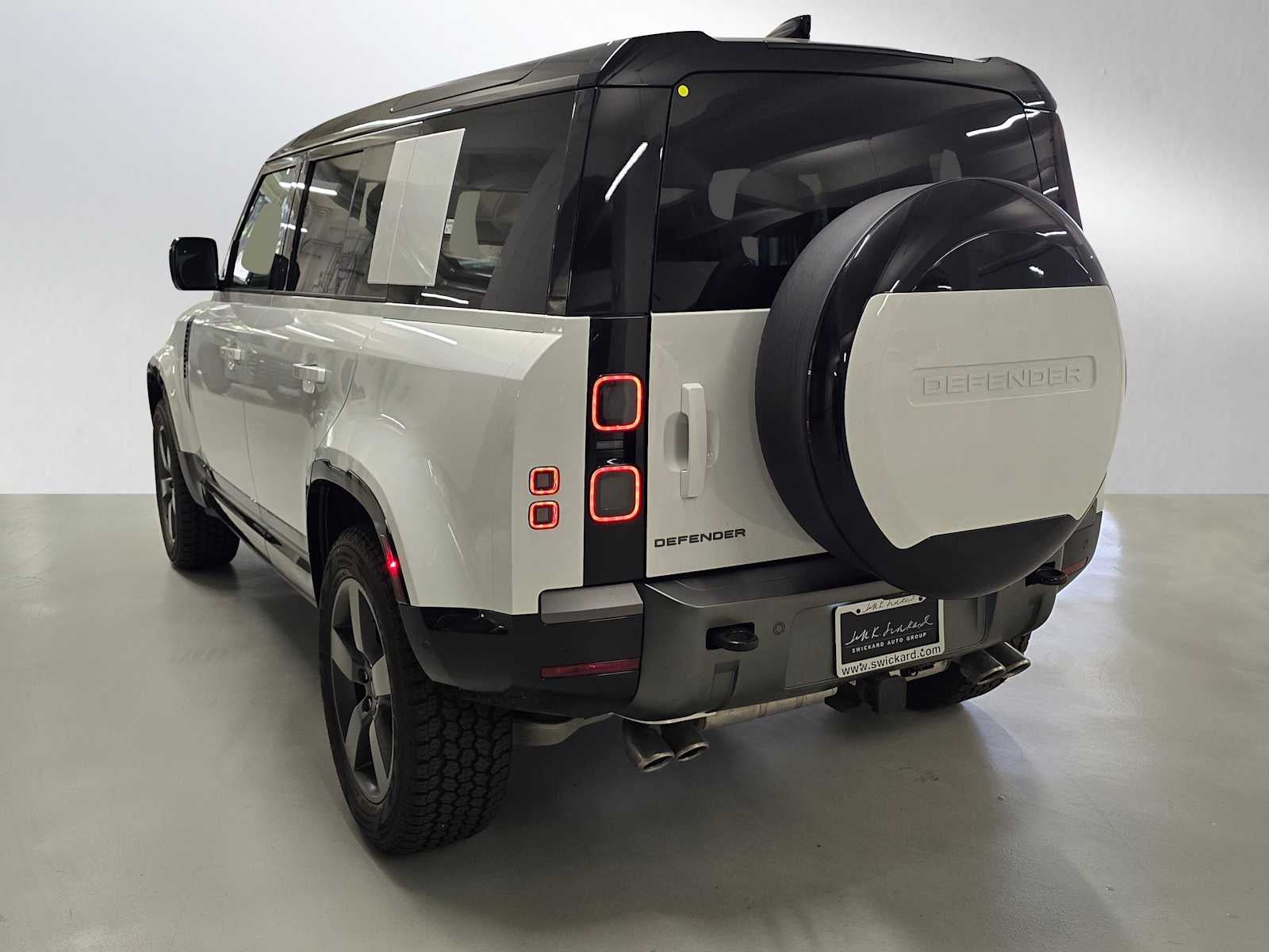 2026 Land Rover Defender V8 110 P525