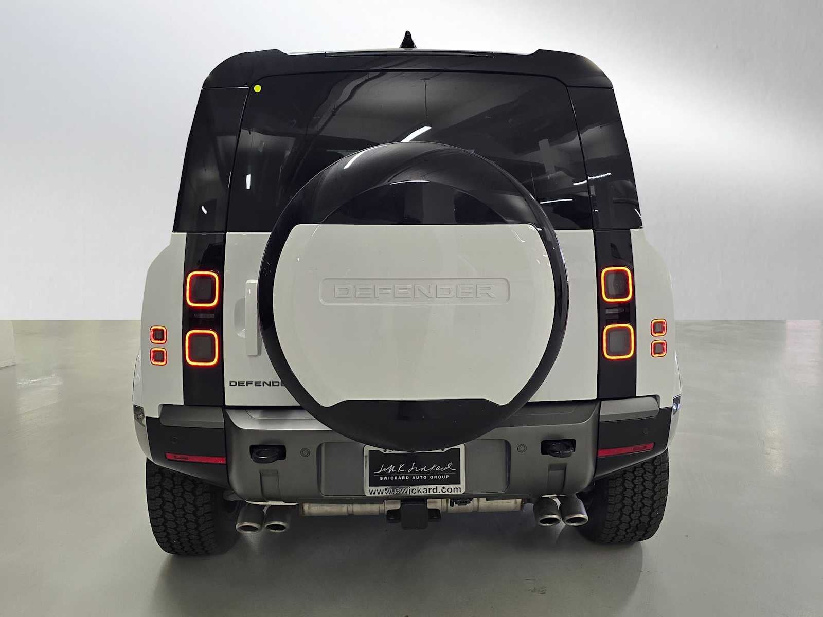 2026 Land Rover Defender V8 110 P525