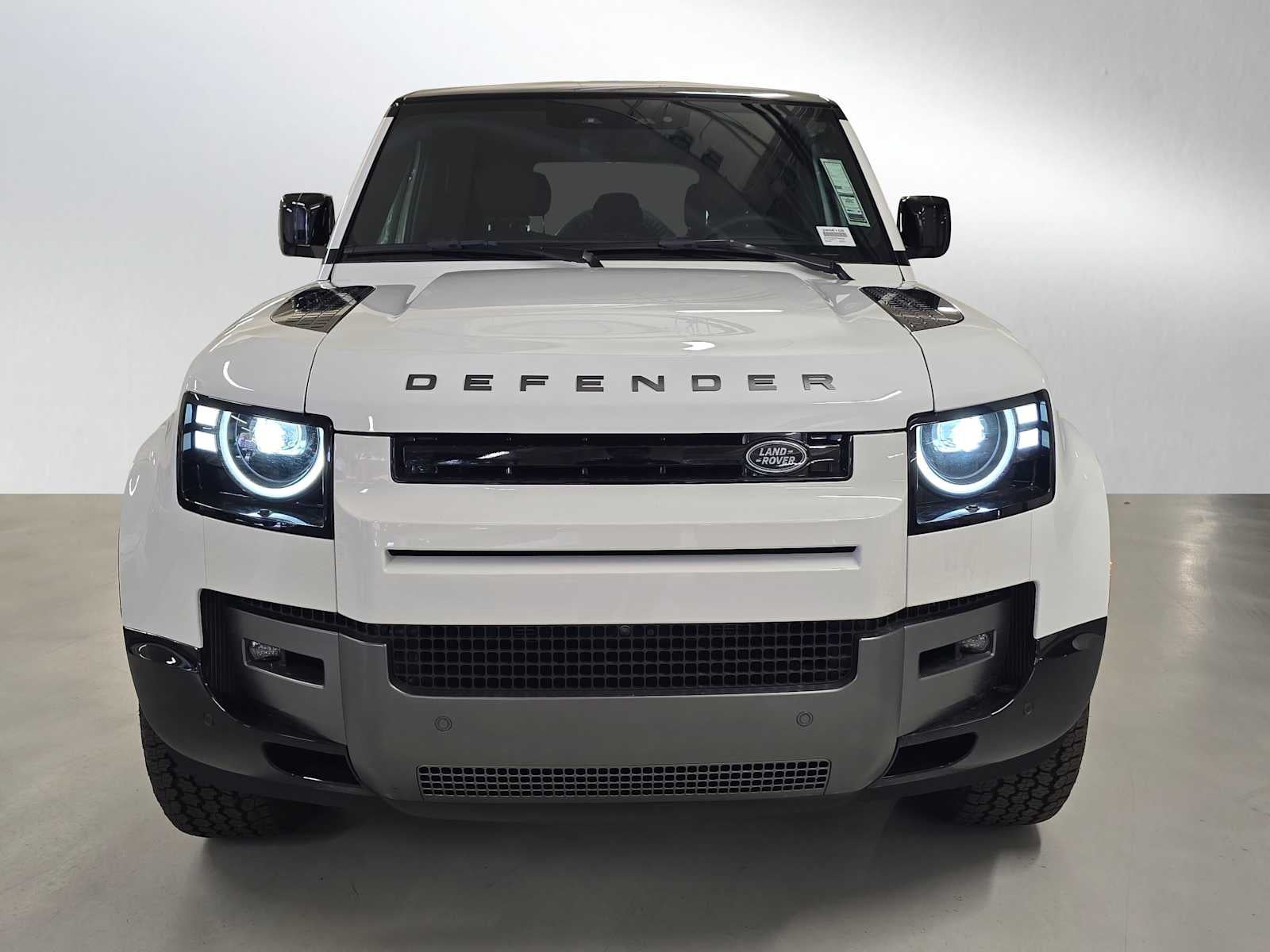 2026 Land Rover Defender V8 110 P525