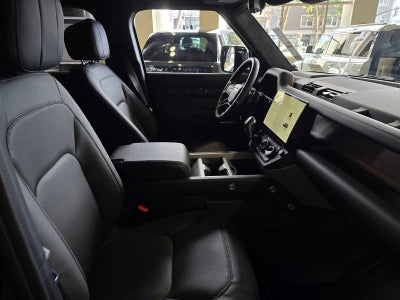2026 Land Rover Defender V8 110 P525