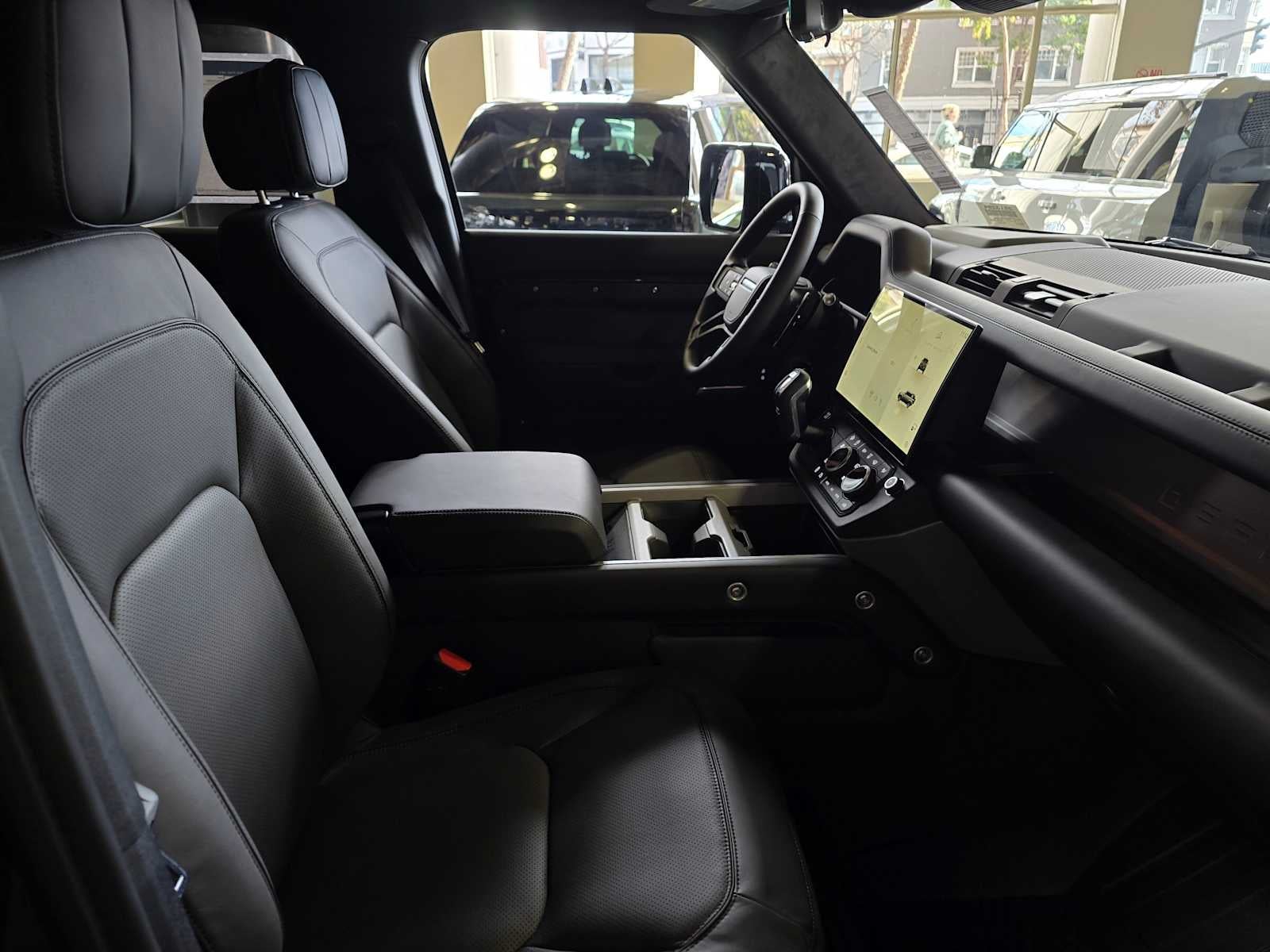 2026 Land Rover Defender V8 110 P525