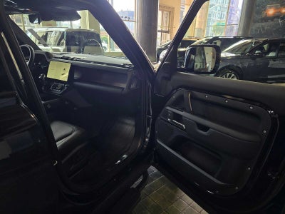 2026 Land Rover Defender V8 110 P525