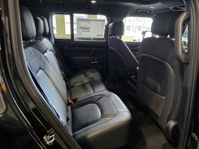 2026 Land Rover Defender V8 110 P525