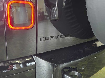 2026 Land Rover Defender V8 110 P525