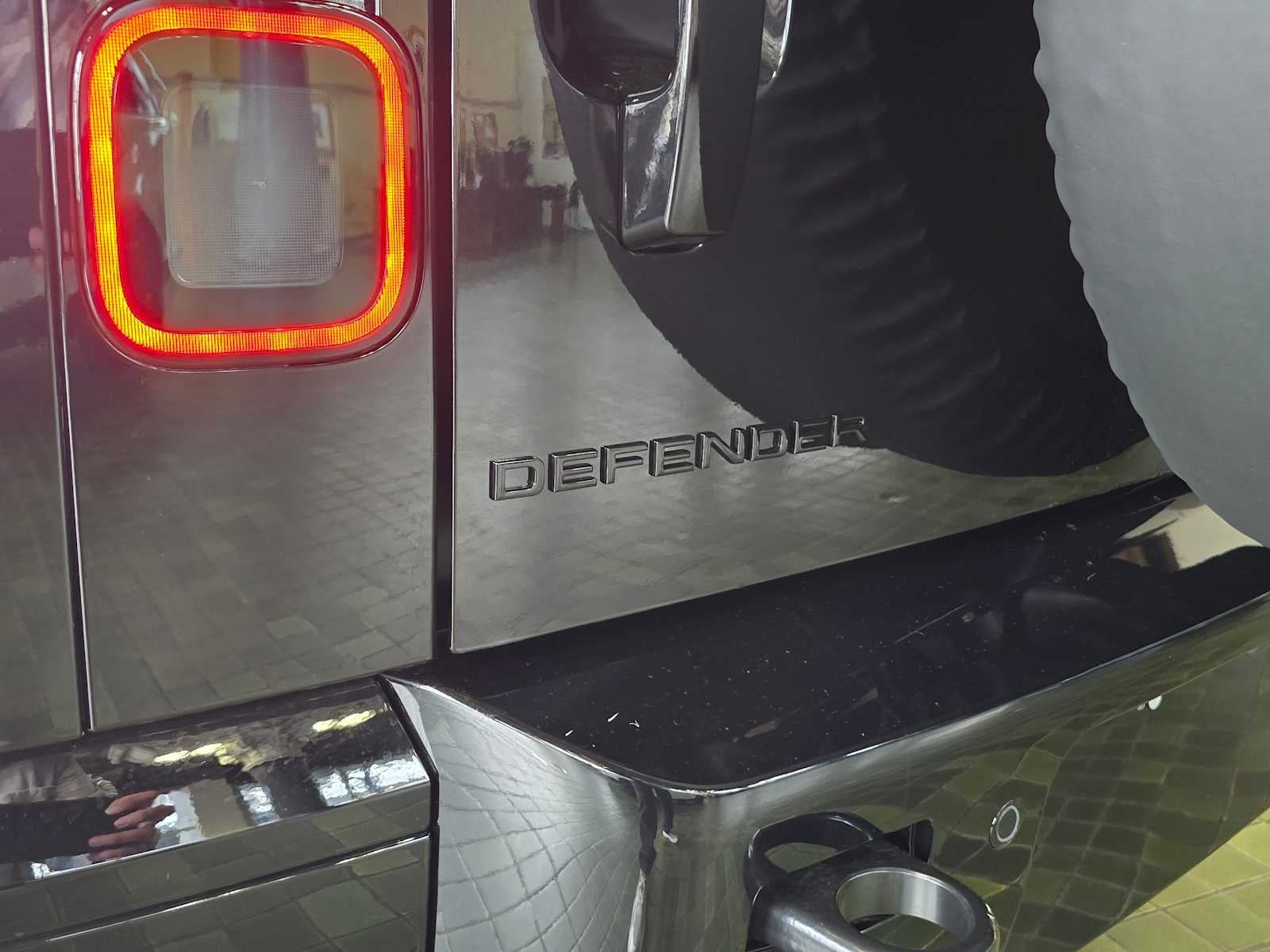 2026 Land Rover Defender V8 110 P525