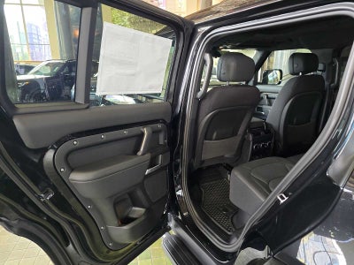 2026 Land Rover Defender V8 110 P525