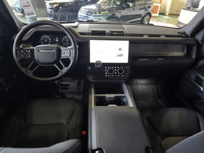 2026 Land Rover Defender V8 110 P525