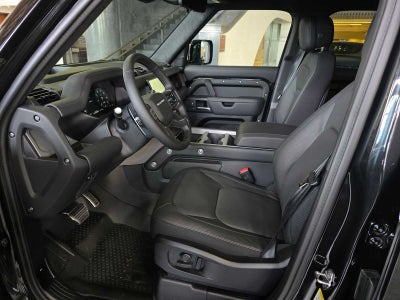 2026 Land Rover Defender V8 110 P525
