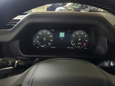 2026 Land Rover Defender V8 110 P525