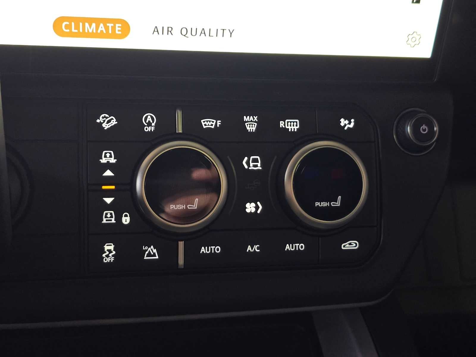 2026 Land Rover Defender V8 110 P525