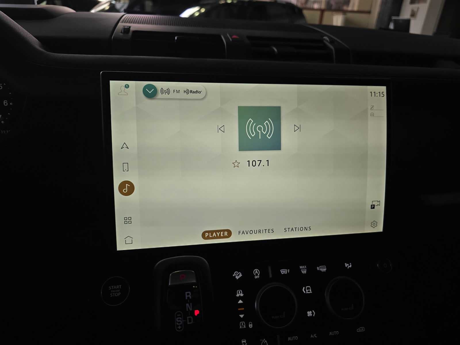 2026 Land Rover Defender V8 110 P525