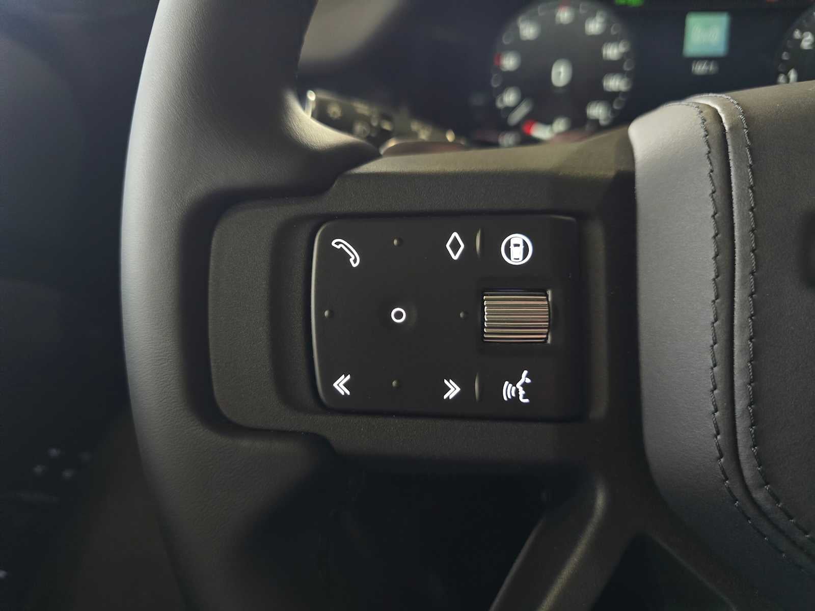 2026 Land Rover Defender V8 110 P525