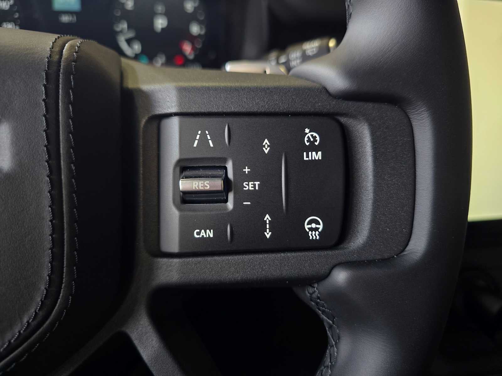 2026 Land Rover Defender V8 110 P525