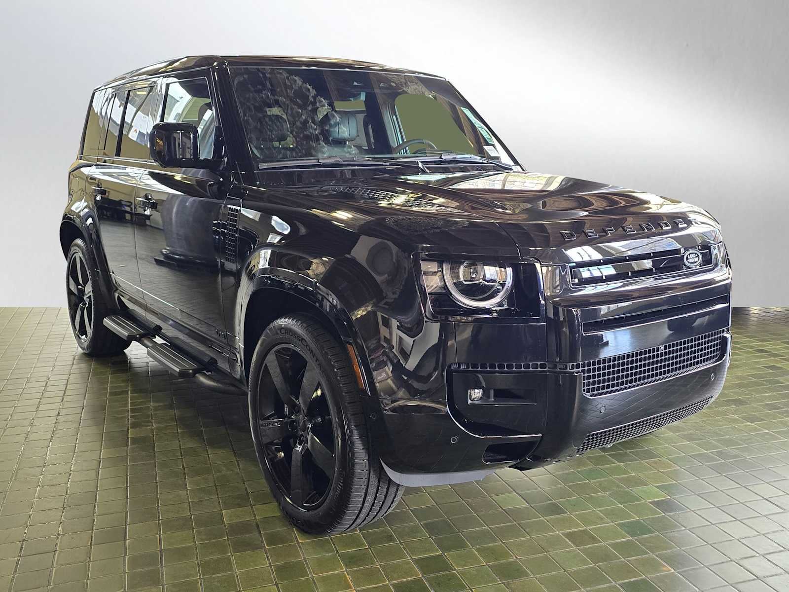 2026 Land Rover Defender V8 110 P525