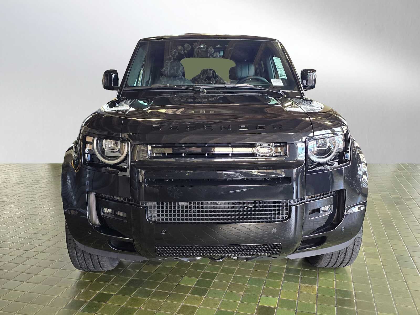 2026 Land Rover Defender V8 110 P525
