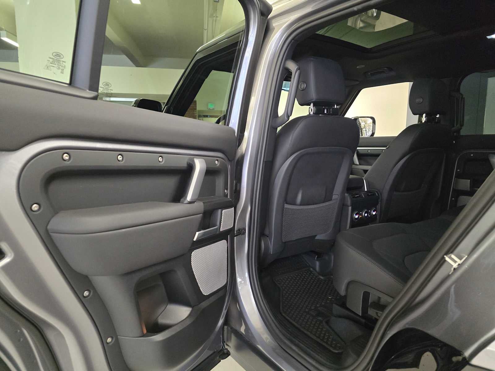 2024 Land Rover Defender Outbound 130 P400