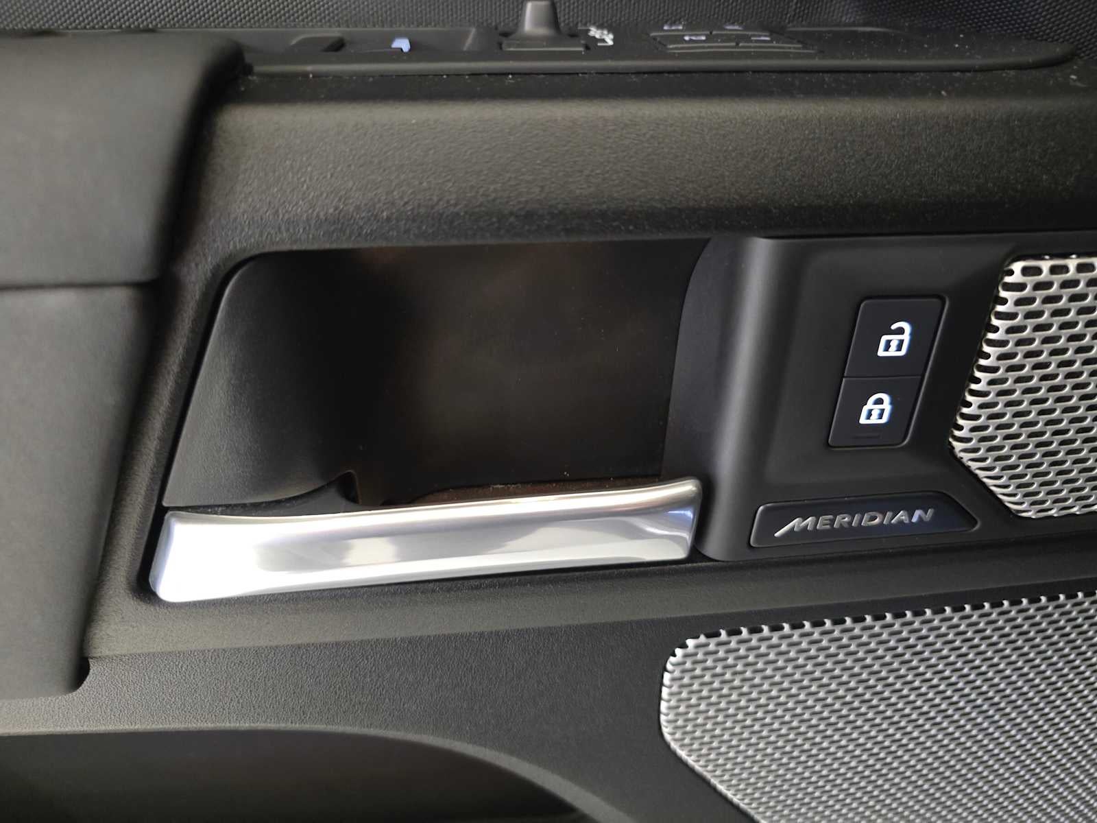 2024 Land Rover Defender Outbound 130 P400